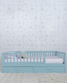 Cama Palito Evolutiva com Gavetões 4 em 1 na cor Azul, vista frontal no quarto, com grade e dois gavetões.