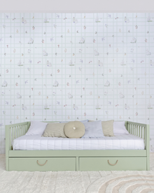 Cama Palito Evolutiva com Gavetões 4 em 1 na cor Verde, em modo sofá, com almofadas, no quarto.