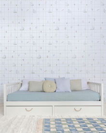 Cama Palito Evolutiva com Gavetões 4 em 1 na cor Off White, em modo sofá, com almofadas, no quarto.