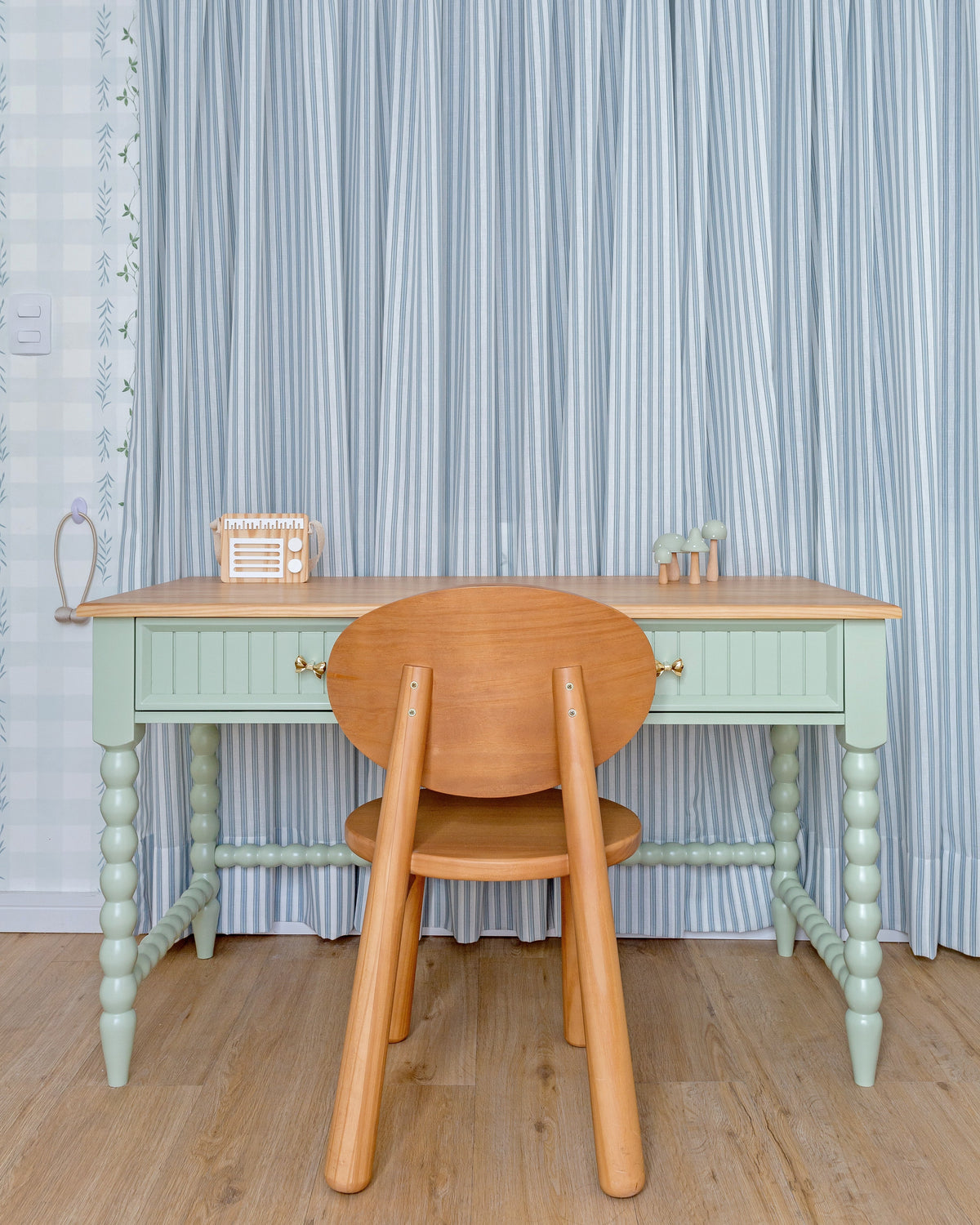 Escrivaninha Evolutiva Poema · Verde