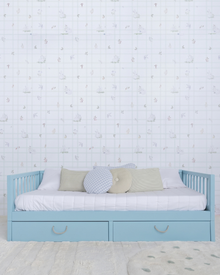 Cama Palito Evolutiva com Gavetões 4 em 1 na cor Azul, em modo sofá, com almofadas, no quarto.