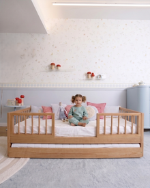 Oak Wooden Evolutionary Daybed · 4-in-1 · Central Outlet