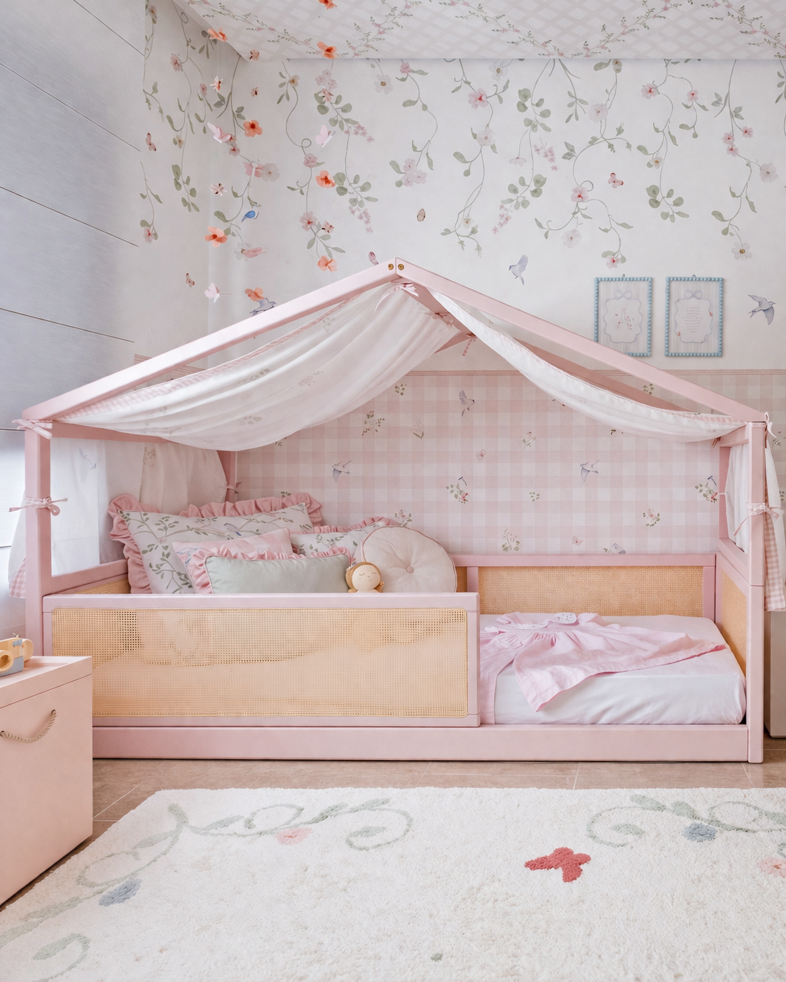 Cottage Bed - Side Exit - Straw - Antique Pink - Rose