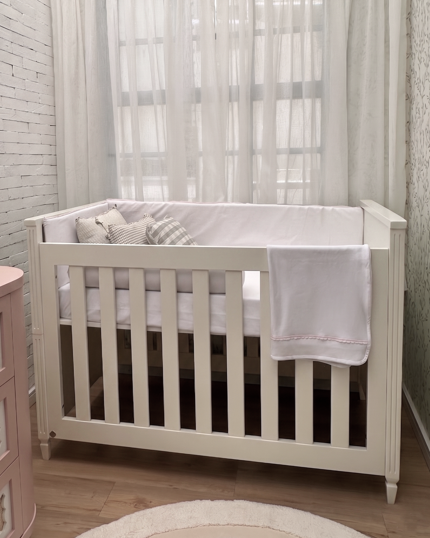 Serene Off-White Bassinet