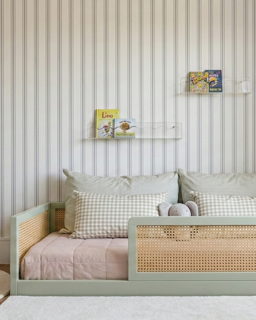 Cama Montessori  - Saída Lateral - Palha - Verde