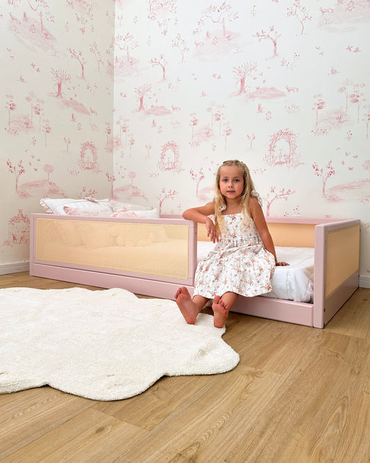 Cama Montessori  - Saída Lateral - Palha - Rosa Claro