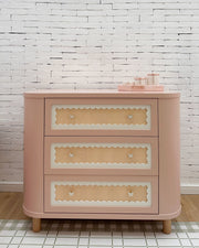 Cômoda Babado · Verso Rosa e Off white