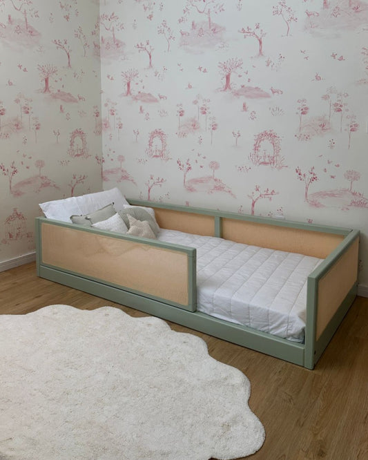 Cama Montessori  - Saída Lateral - Palha - Verde